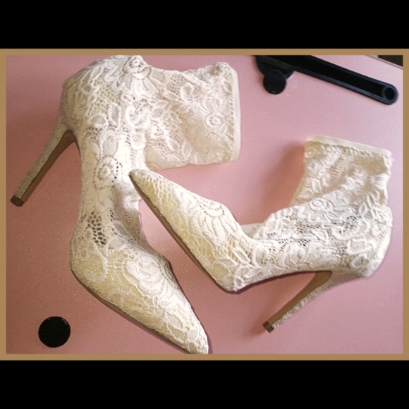 CHARLES DAVID LACE HEELS/BOOTIES-SIZE 5 1/2-GREAT - Picture 4 of 7
